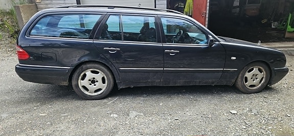 Mercedes-Benz E290 1997 photo 2
