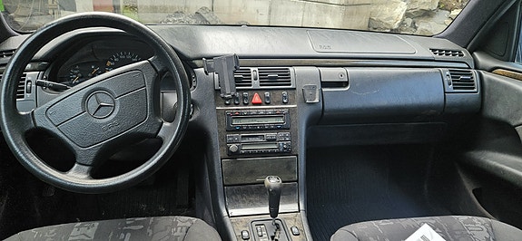 Mercedes-Benz E290 1997 photo 4