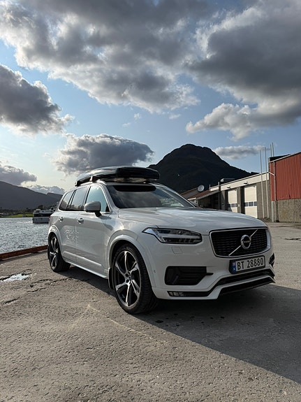 Volvo XC90 2 of 5