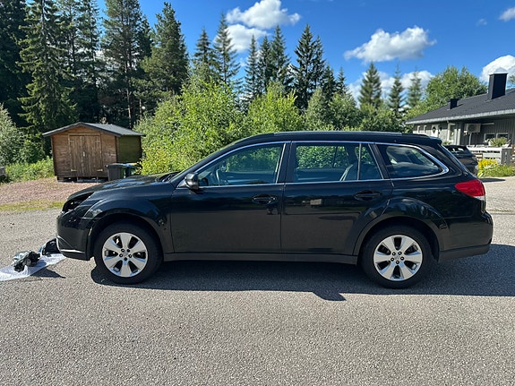 Subaru Outback 2 of 5
