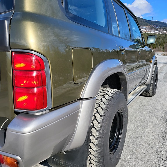 Nissan Patrol 3 of 5