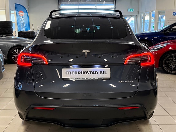 Tesla Model Y 3 of 5
