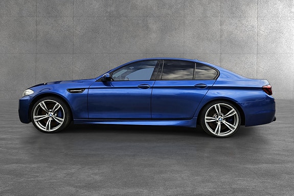 BMW M5 2 of 5