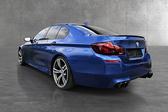BMW M5 3 of 5