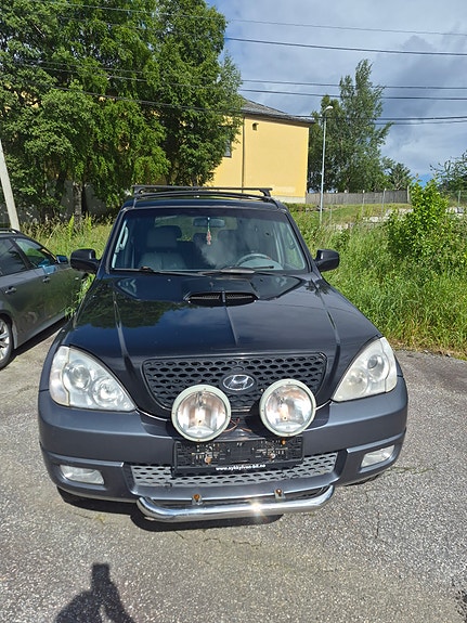 Hyundai Terracan 2 of 5