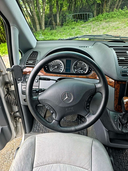 Mercedes-Benz Viano 25 of 30