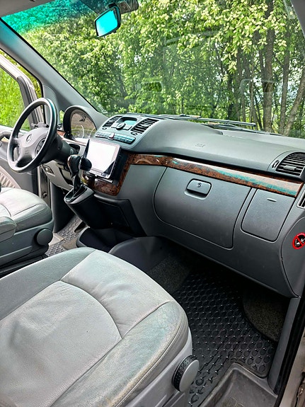 Mercedes-Benz Viano 23 of 30