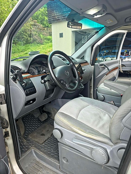 Mercedes-Benz Viano 28 of 30