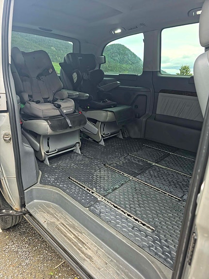 Mercedes-Benz Viano 15 of 30