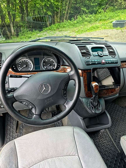 Mercedes-Benz Viano 26 of 30