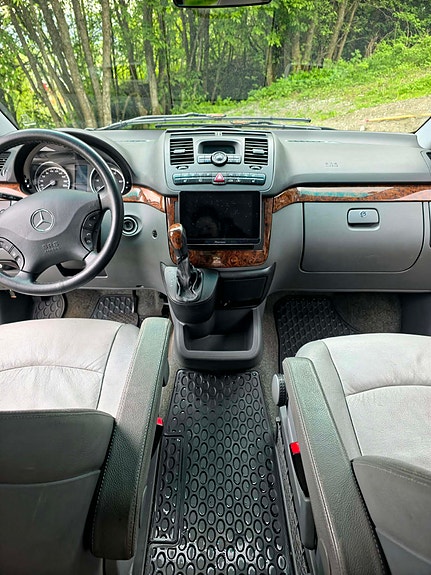 Mercedes-Benz Viano 24 of 30
