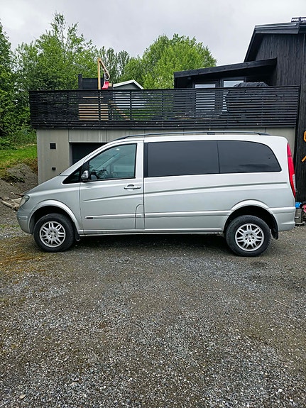 Mercedes-Benz Viano 2 of 30