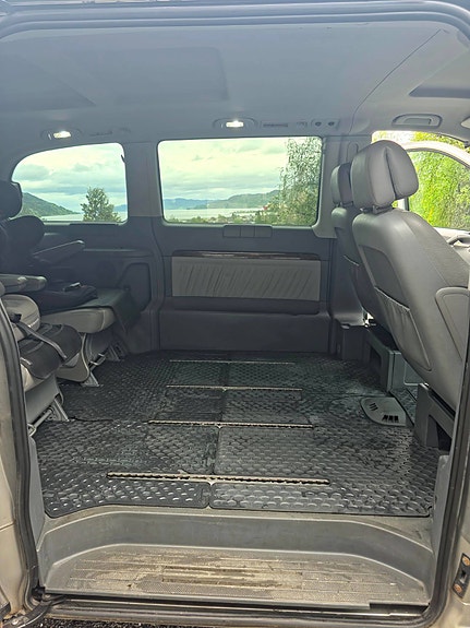 Mercedes-Benz Viano 17 of 30