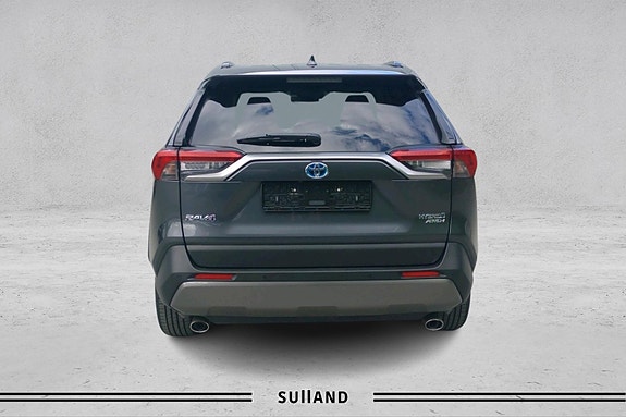 Toyota RAV4 Plug-in Hybrid 4 of 5