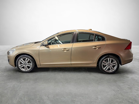 Volvo S60 2 of 5