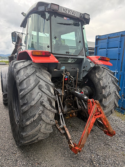 Massey Ferguson 4255 2 of 9
