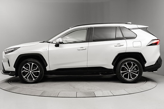 Toyota RAV4 2 of 30