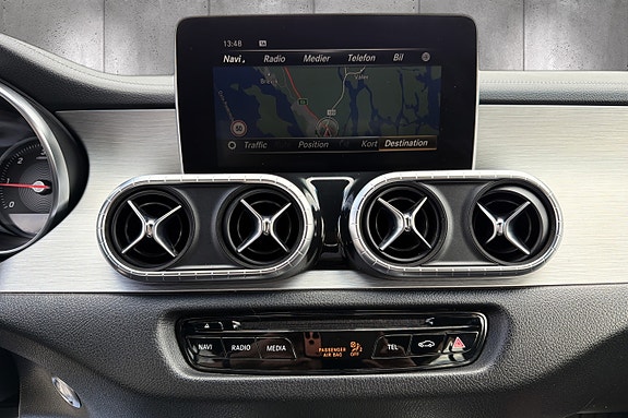 Mercedes-Benz X250 d 13 of 23