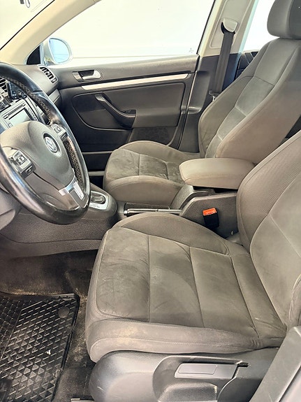 Volkswagen Golf VI 15 of 22