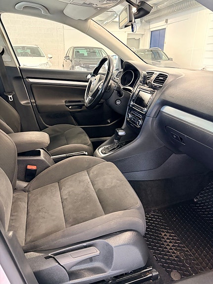 Volkswagen Golf VI 16 of 22