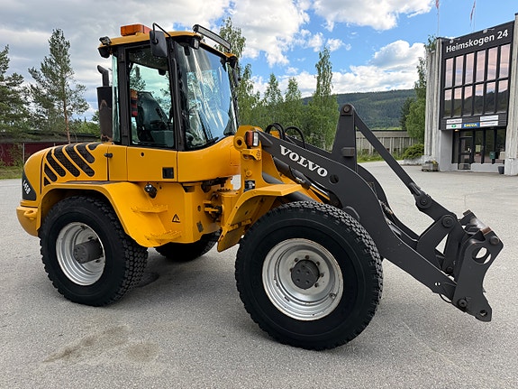 Volvo L45B 35km/h versjon med hydraulisk pallegaffel og skuffe. 10 of 30