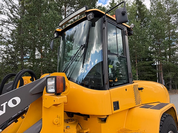 Volvo L45B 35km/h versjon med hydraulisk pallegaffel og skuffe. 28 of 30