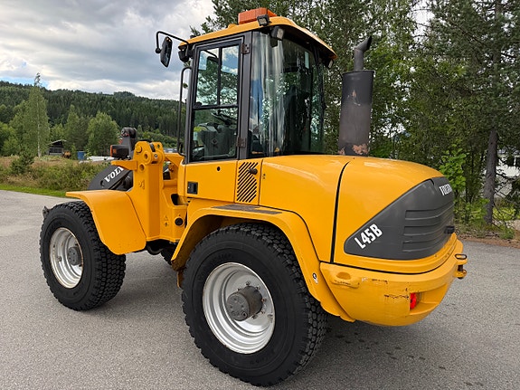 Volvo L45B 35km/h versjon med hydraulisk pallegaffel og skuffe. 23 of 30
