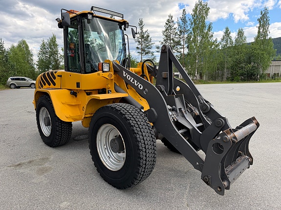 Volvo L45B 35km/h versjon med hydraulisk pallegaffel og skuffe. 12 of 30