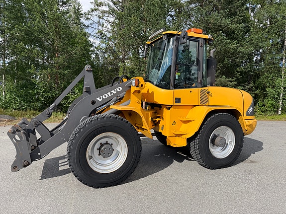 Volvo L45B 35km/h versjon med hydraulisk pallegaffel og skuffe. 2 of 30
