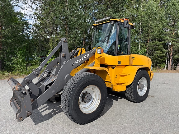 Volvo L45B 35km/h versjon med hydraulisk pallegaffel og skuffe. 3 of 30