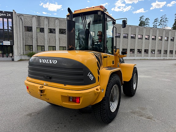 Volvo L45B 35km/h versjon med hydraulisk pallegaffel og skuffe. 16 of 30