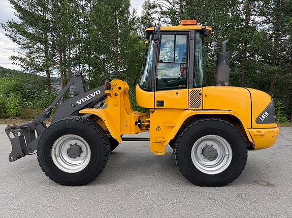 Volvo L45B 35km/h versjon med hydraulisk pallegaffel og skuffe. 26 of 30
