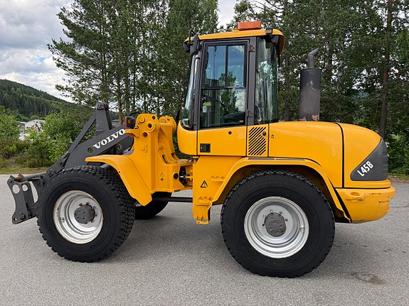 Volvo L45B 35km/h versjon med hydraulisk pallegaffel og skuffe. 27 of 30