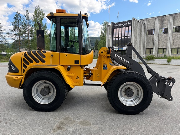 Volvo L45B 35km/h versjon med hydraulisk pallegaffel og skuffe. 14 of 30
