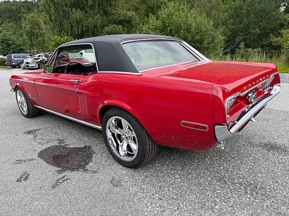 Ford Mustang 9 of 18