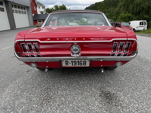 Ford Mustang 8 of 18