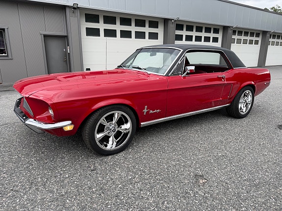 Ford Mustang 2 of 5