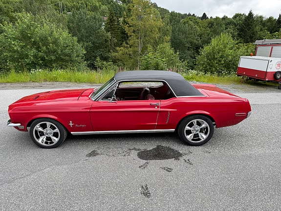 Ford Mustang 10 of 18