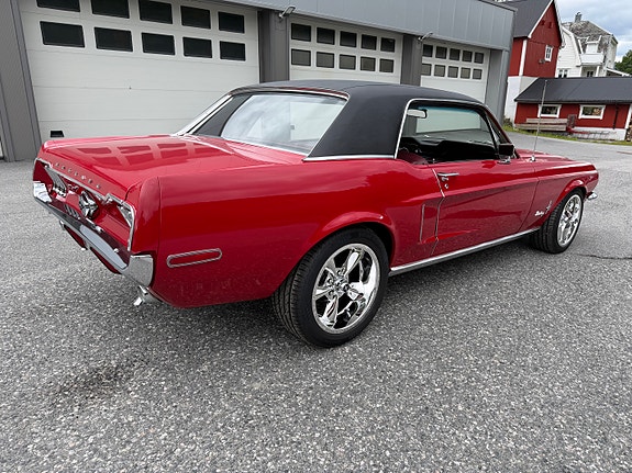 Ford Mustang 6 of 18