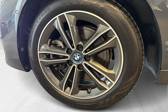 BMW 225xe 2 of 5