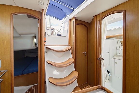 Jeanneau Sun Odyssey 40.3 – Velholdt turseiler med omfattende utstyrspakke 22 of 30