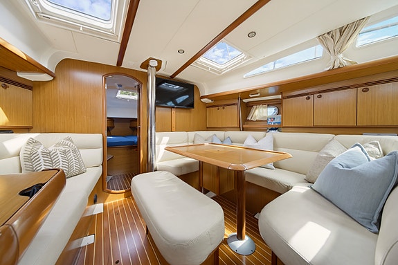 Jeanneau Sun Odyssey 40.3 – Velholdt turseiler med omfattende utstyrspakke 18 of 30