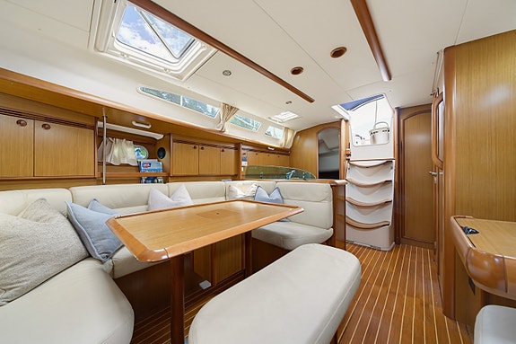 Jeanneau Sun Odyssey 40.3 – Velholdt turseiler med omfattende utstyrspakke 21 of 30