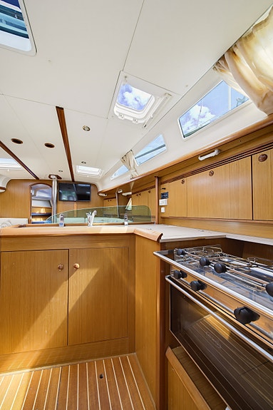 Jeanneau Sun Odyssey 40.3 – Velholdt turseiler med omfattende utstyrspakke 15 of 30