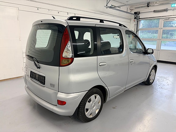 Toyota Yaris Verso 5 of 5