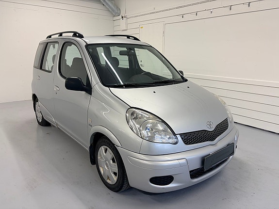 Toyota Yaris Verso 2 of 5