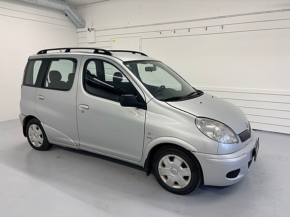Toyota Yaris Verso 3 of 5