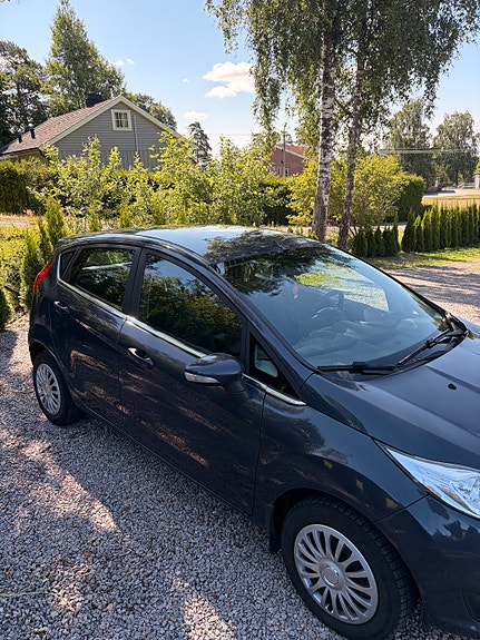 Ford Fiesta 4 of 5