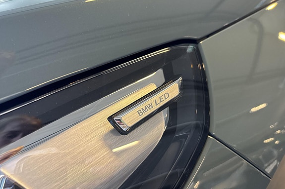 BMW iX1 2 of 5