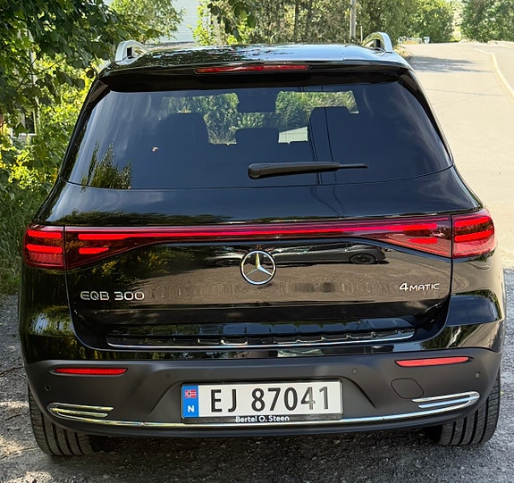 Mercedes-Benz EQB300 3 of 5